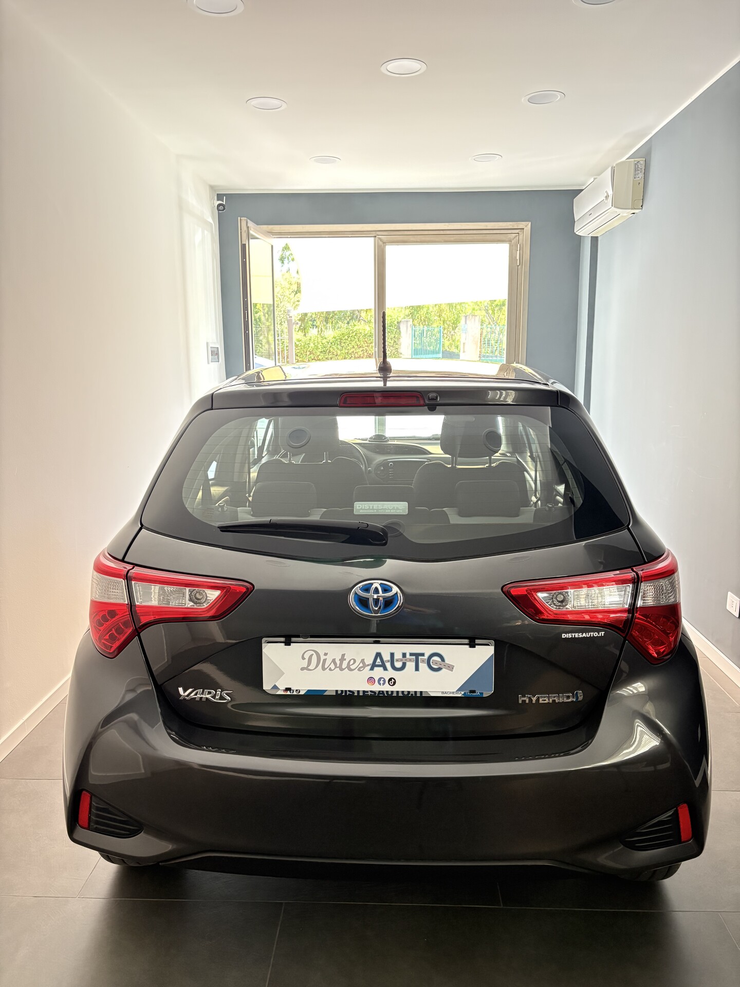 Toyota Yaris Hybrid 4 cilindri Elettrica / Benzina