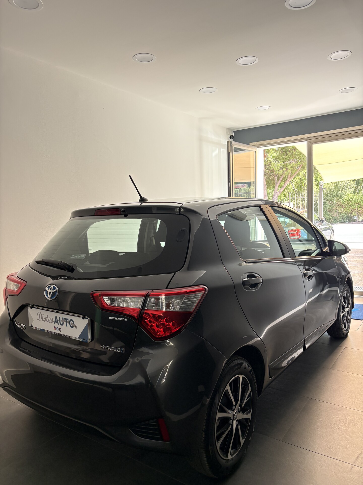 Toyota Yaris Hybrid 4 cilindri Elettrica / Benzina