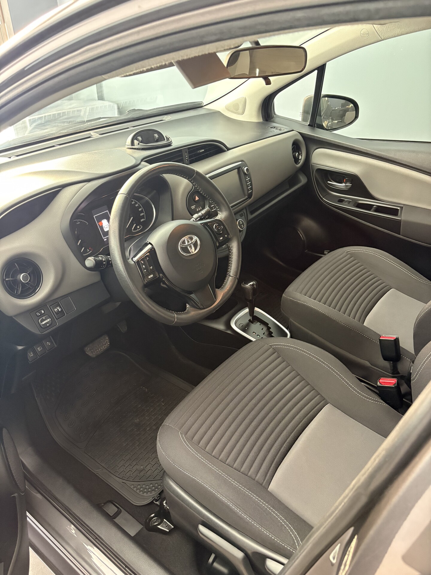 Toyota Yaris Hybrid 4 cilindri Elettrica / Benzina