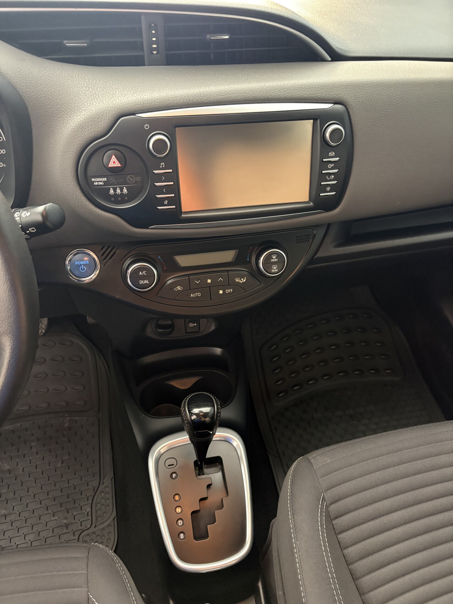 Toyota Yaris Hybrid 4 cilindri Elettrica / Benzina