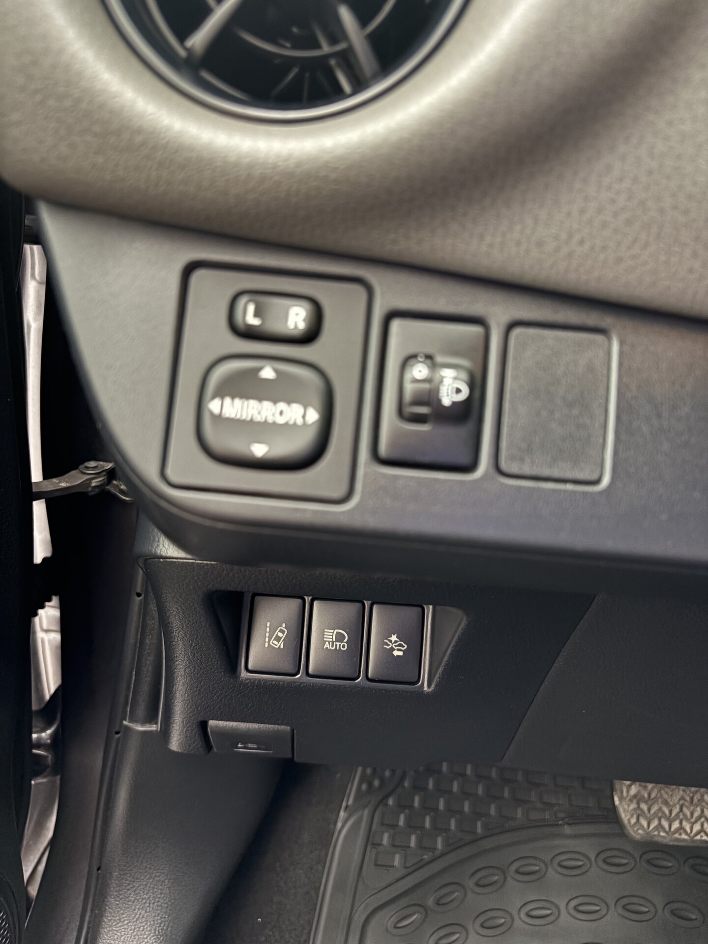 Toyota Yaris Hybrid 4 cilindri Elettrica / Benzina