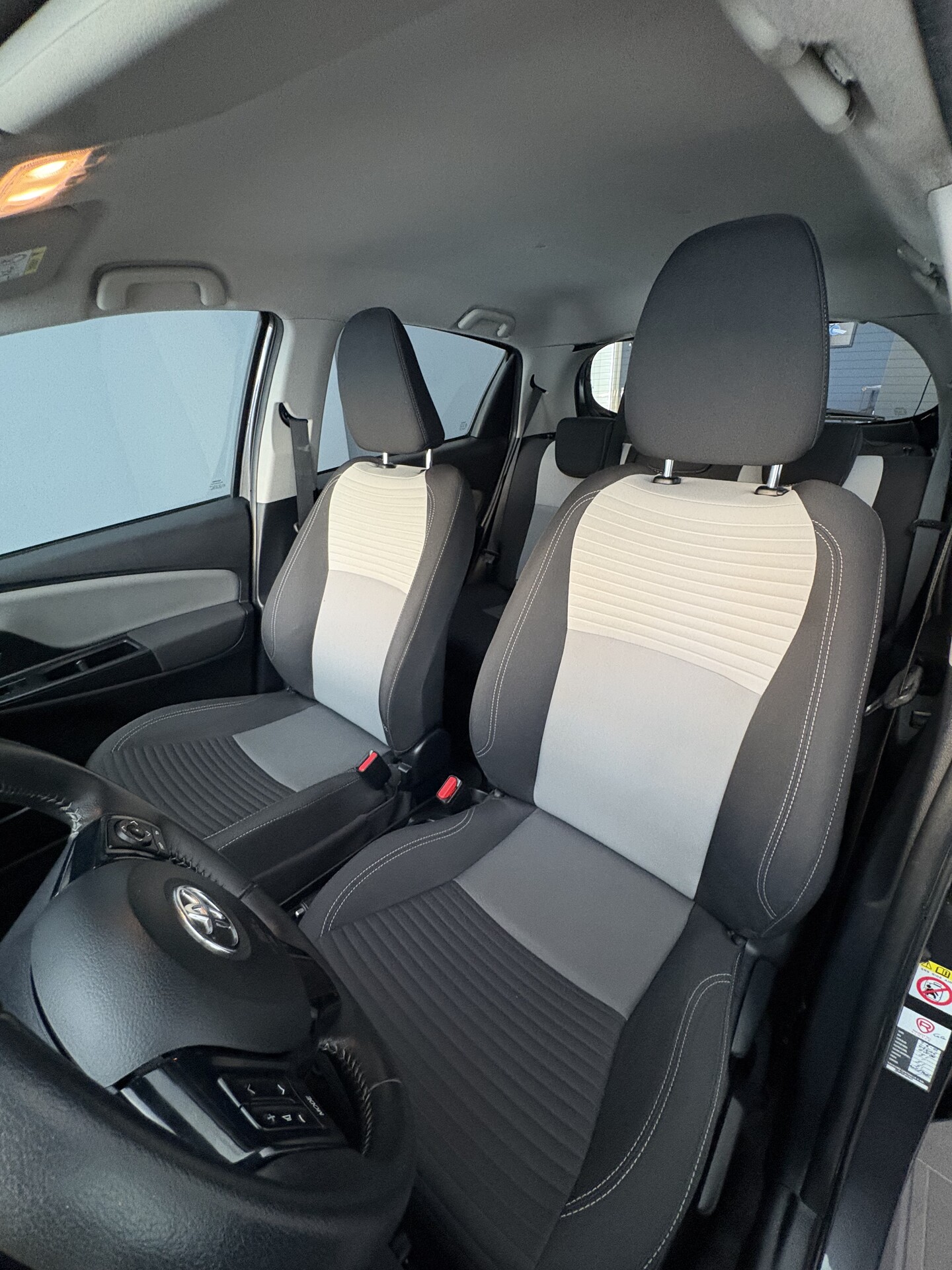Toyota Yaris Hybrid 4 cilindri Elettrica / Benzina