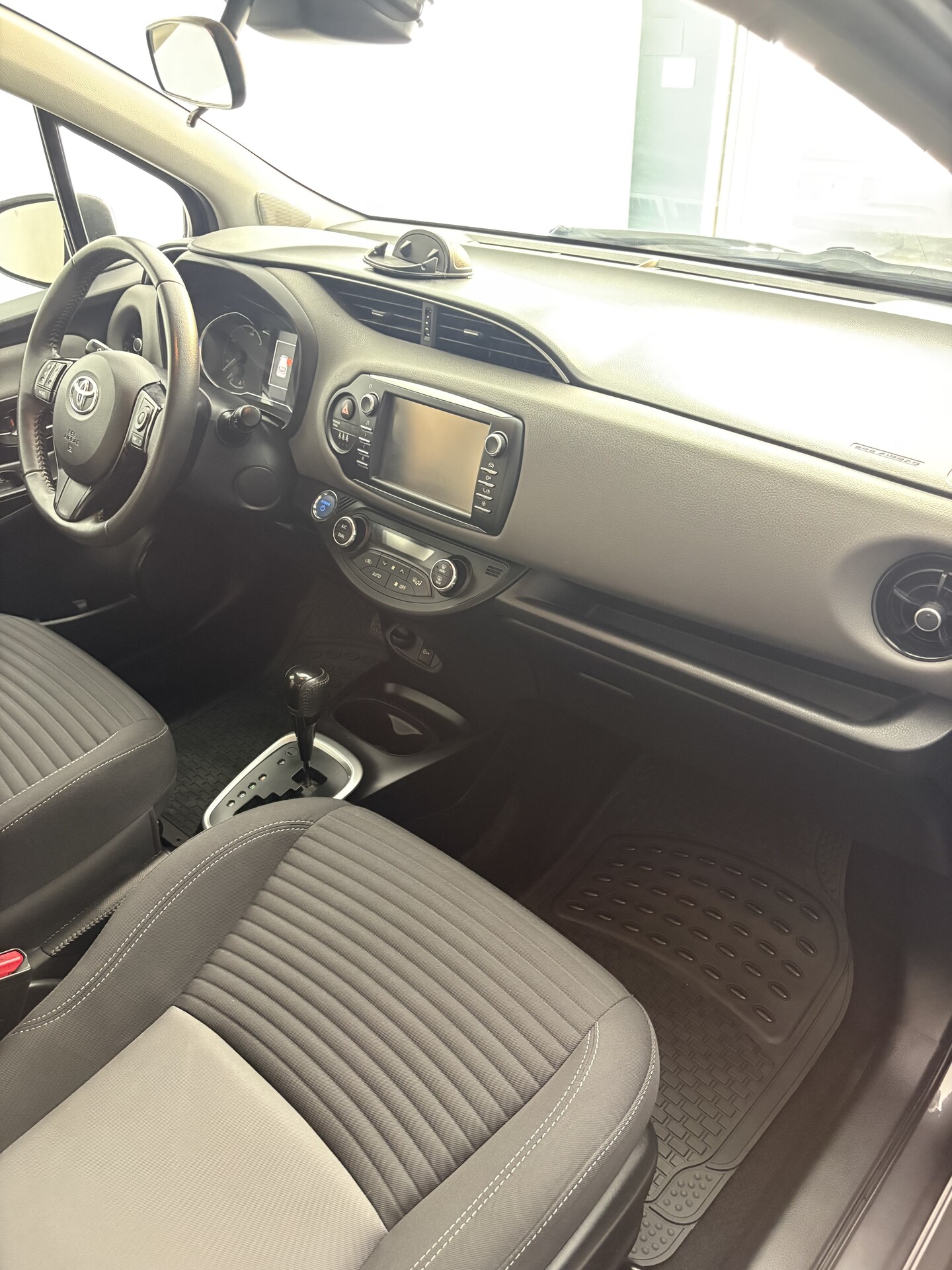 Toyota Yaris Hybrid 4 cilindri Elettrica / Benzina