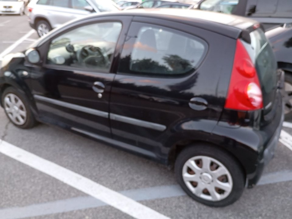 Peugeot 107 sweet years Benzina