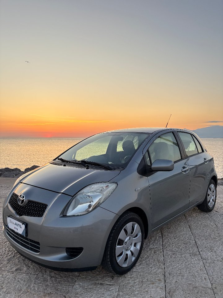 Toyota Yaris SOLIDA E AFFIDABILE Benzina
