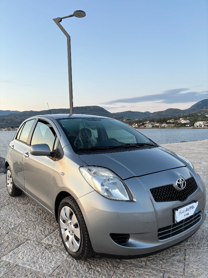 Toyota Yaris SOLIDA E AFFIDABILE Benzina