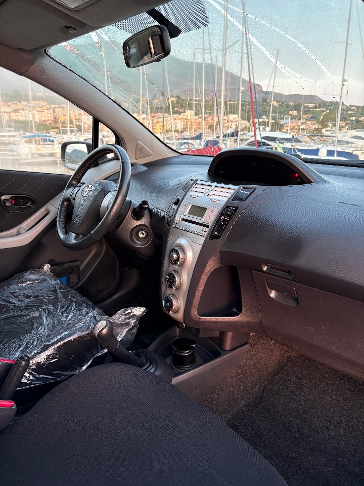 Toyota Yaris SOLIDA E AFFIDABILE Benzina