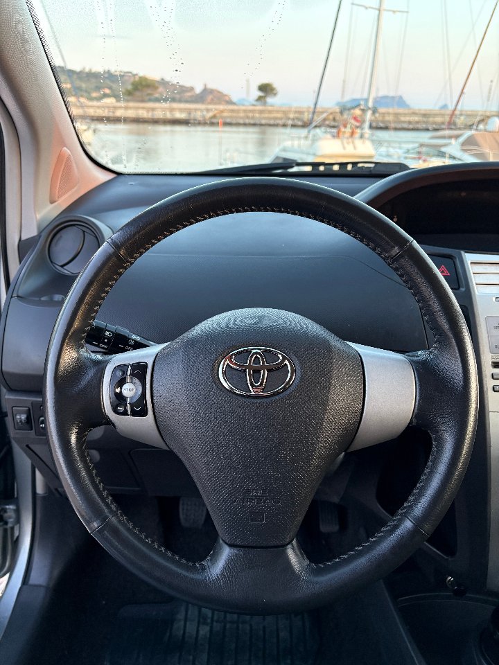 Toyota Yaris SOLIDA E AFFIDABILE Benzina