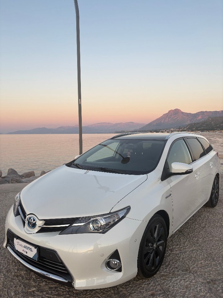 Toyota Auris Elettrica / Benzina