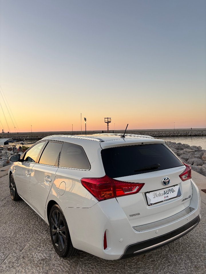 Toyota Auris Elettrica / Benzina