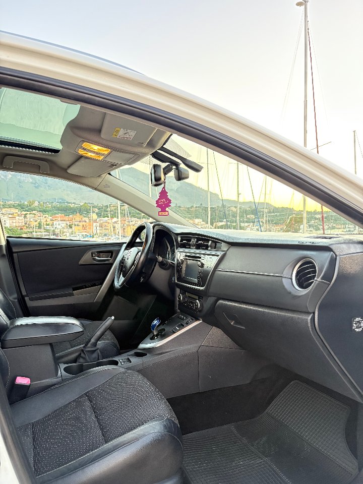 Toyota Auris Elettrica / Benzina