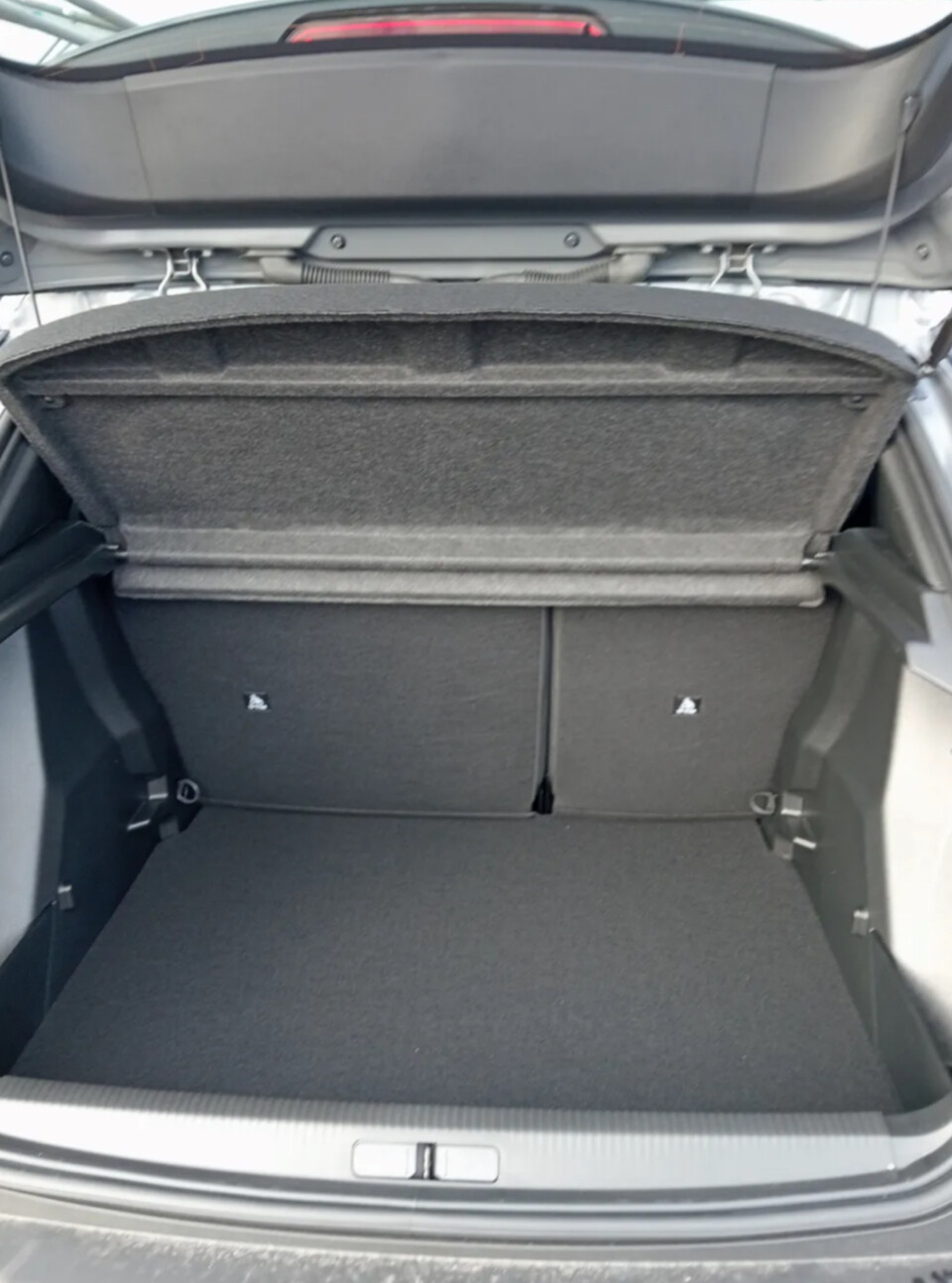 Peugeot 2008 ALLURE Elettrica / Benzina