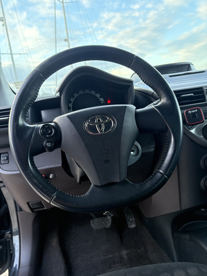 Toyota IQ 4 posti Benzina