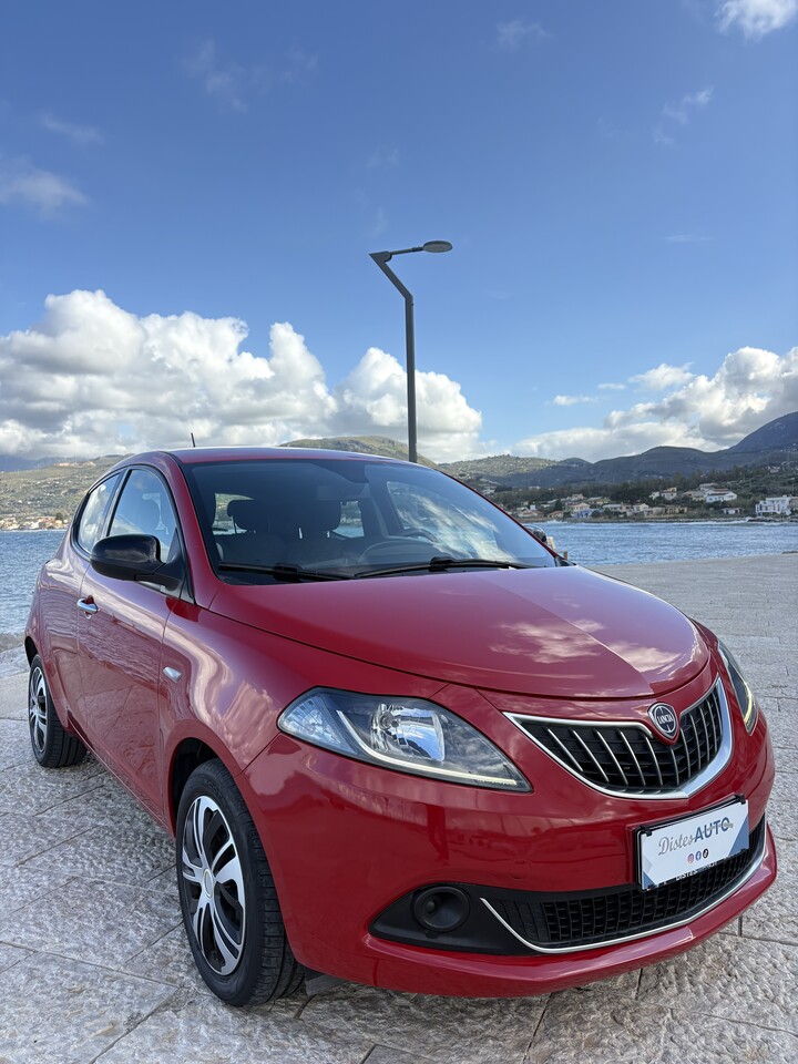 Lancia Ypsilon Hybrid FireFly Elettrica / Benzina