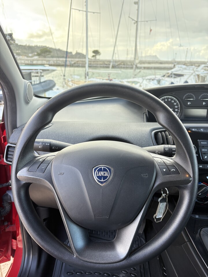 Lancia Ypsilon Hybrid FireFly Elettrica / Benzina