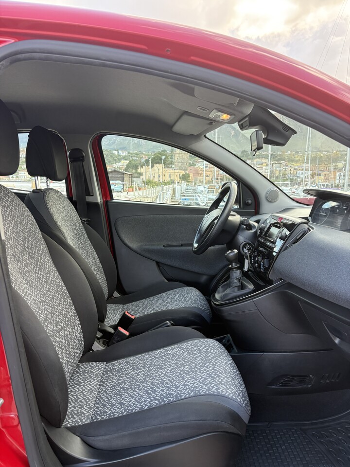 Lancia Ypsilon Hybrid FireFly Elettrica / Benzina