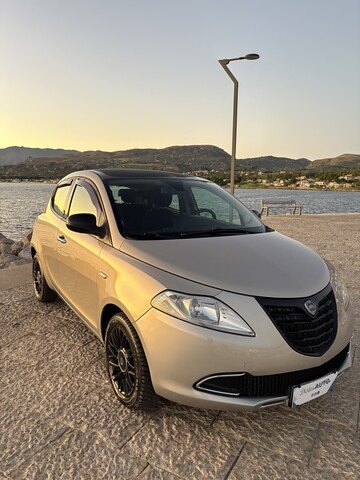 Lancia Ypsilon ecochic GPL / Benzina
