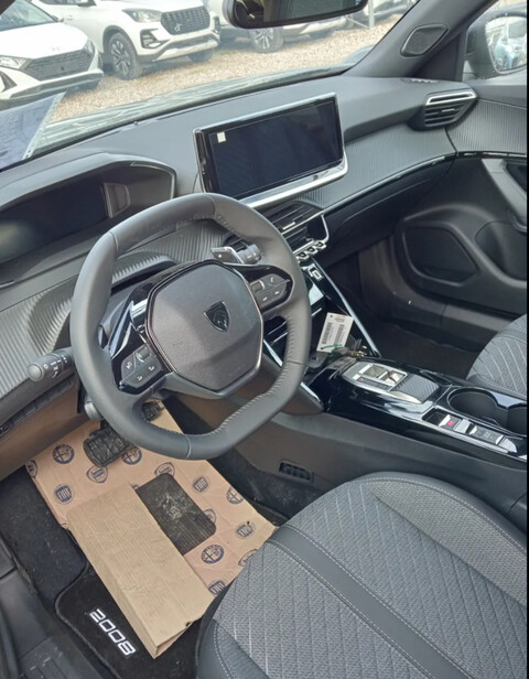 Peugeot 2008 ALLURE Elettrica / Benzina