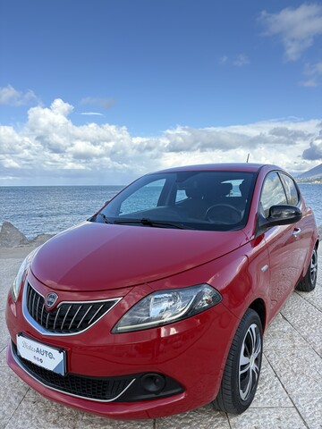 Lancia Ypsilon Hybrid FireFly Elettrica / Benzina