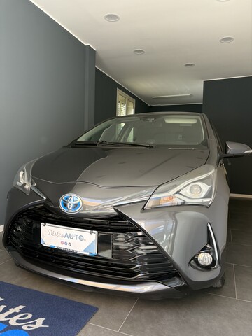 Toyota Yaris Hybrid 4 cilindri Elettrica / Benzina