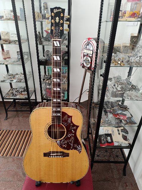 Liuteria Strumenti a Corda Officina Musicale Caltagirone