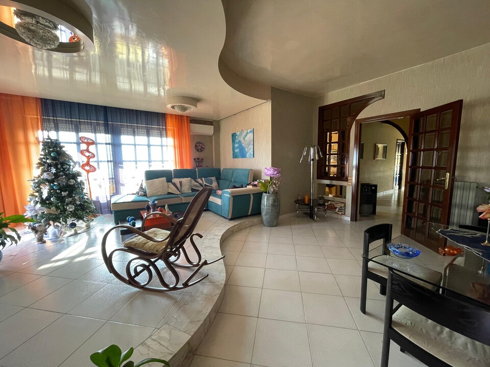 Pentalocale in Vendita a Monreale Circonvallazione (Palermo)