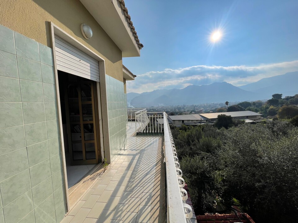 Pentalocale in Vendita a Monreale Circonvallazione (Palermo)