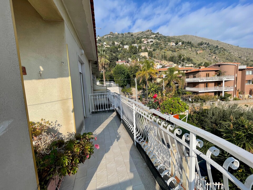 Pentalocale in Vendita a Monreale Circonvallazione (Palermo)