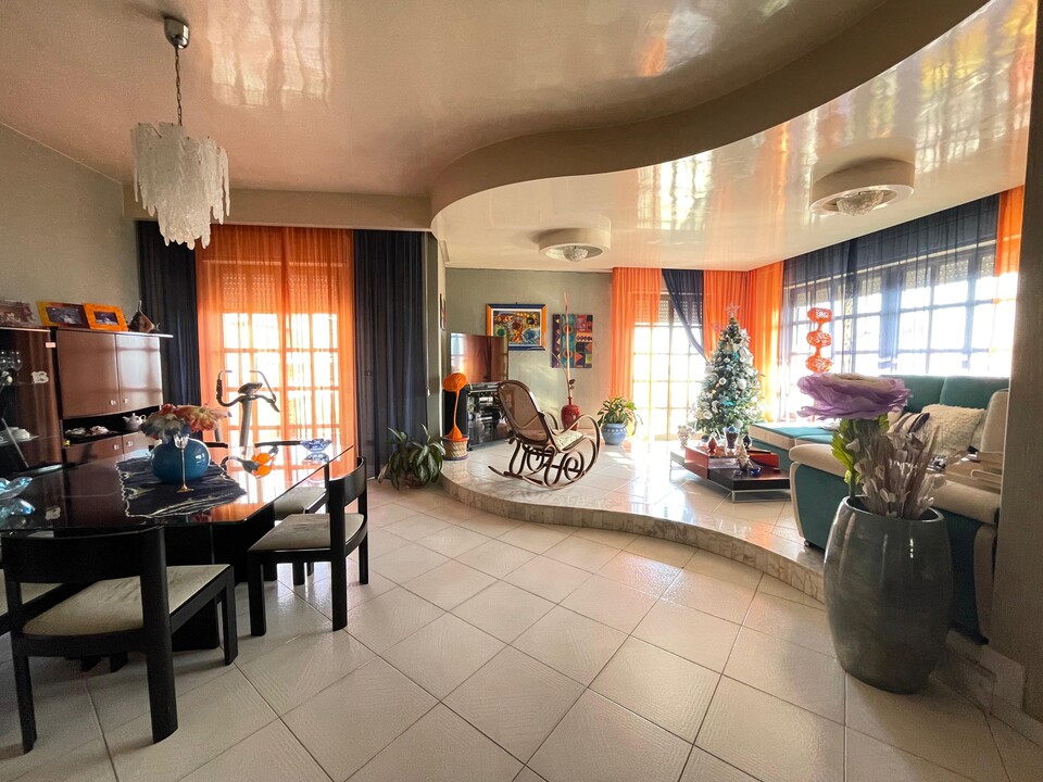 Pentalocale in Vendita a Monreale Circonvallazione (Palermo)