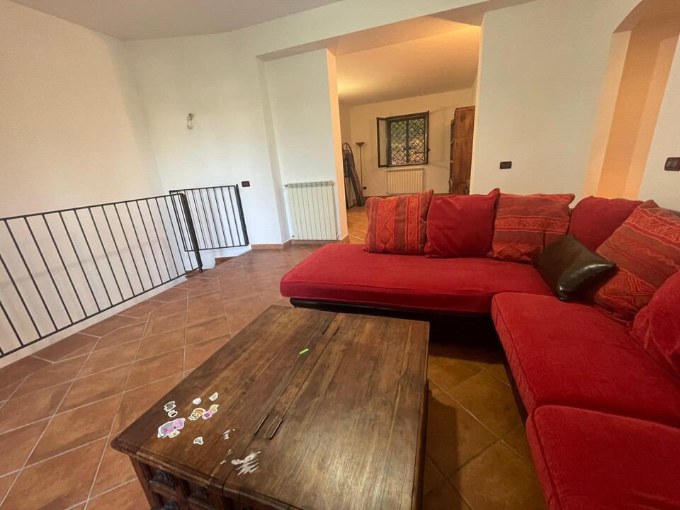 Porzione di bifamiliare in Vendita a Palermo Villagrazia/olio di lino