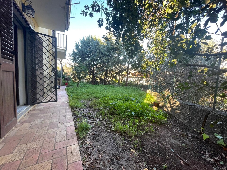 Porzione di bifamiliare in Vendita a Palermo Villagrazia/olio di lino