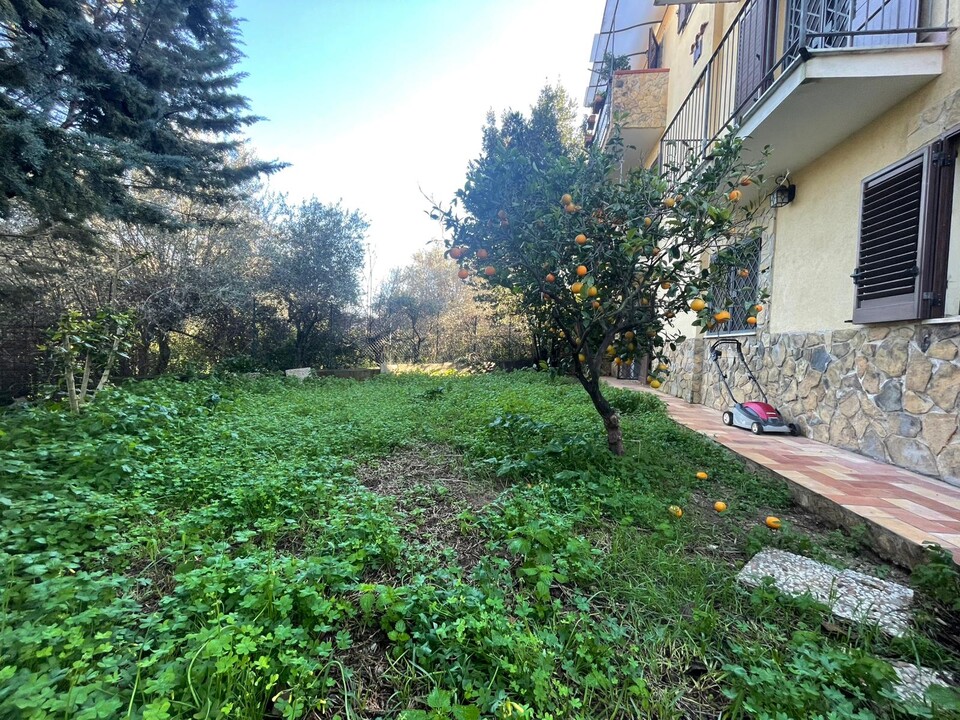 Porzione di bifamiliare in Vendita a Palermo Villagrazia/olio di lino
