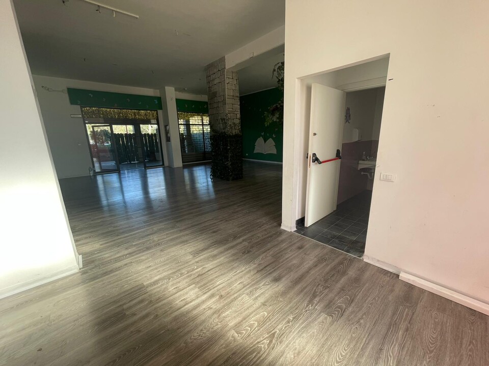 Locale commerciale in Affitto a Palermo Leonardo da Vinci