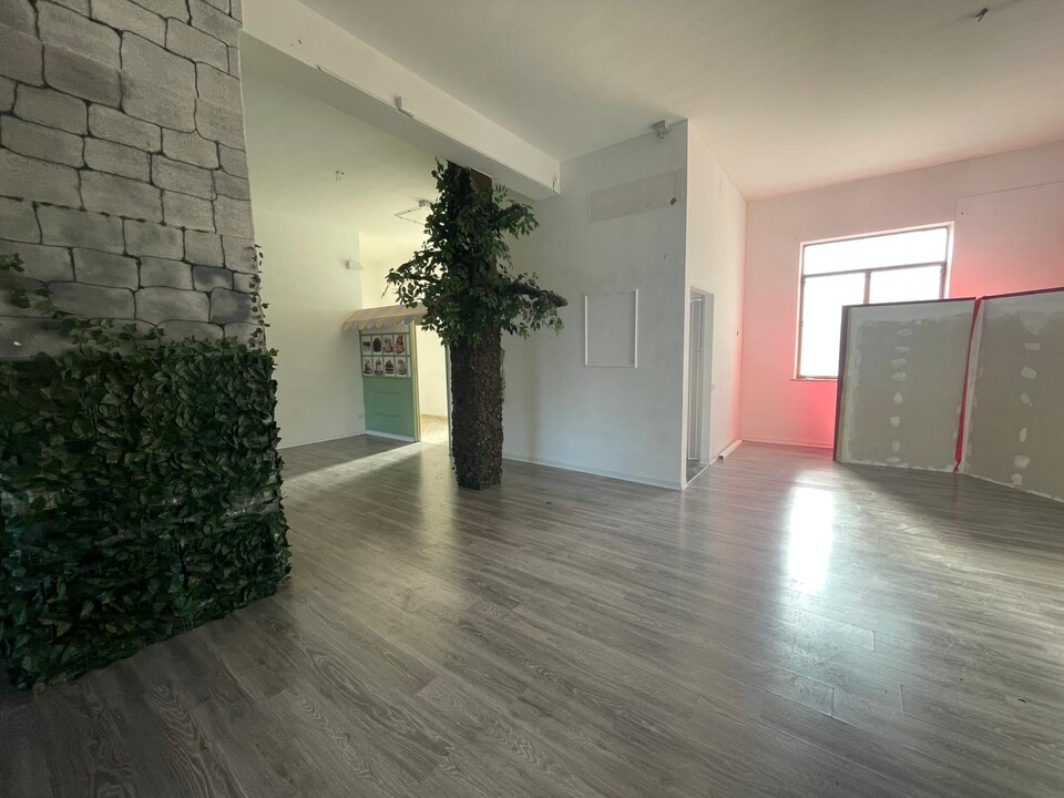 Locale commerciale in Affitto a Palermo Leonardo da Vinci