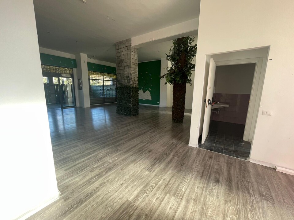 Locale commerciale in Affitto a Palermo Leonardo da Vinci