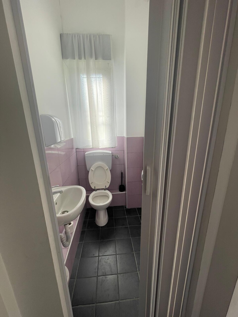 Locale commerciale in Affitto a Palermo Leonardo da Vinci