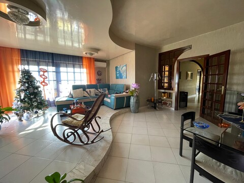 Pentalocale in Vendita a Monreale Circonvallazione (Palermo)