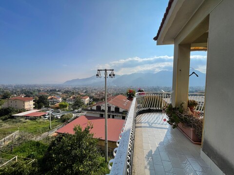 Pentalocale in Vendita a Monreale Circonvallazione (Palermo)