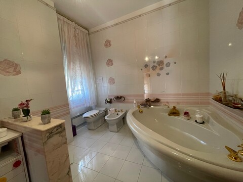 Pentalocale in Vendita a Monreale Circonvallazione (Palermo)