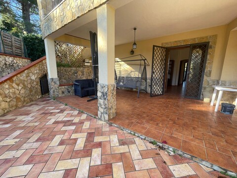 Porzione di bifamiliare in Vendita a Palermo Villagrazia/olio di lino