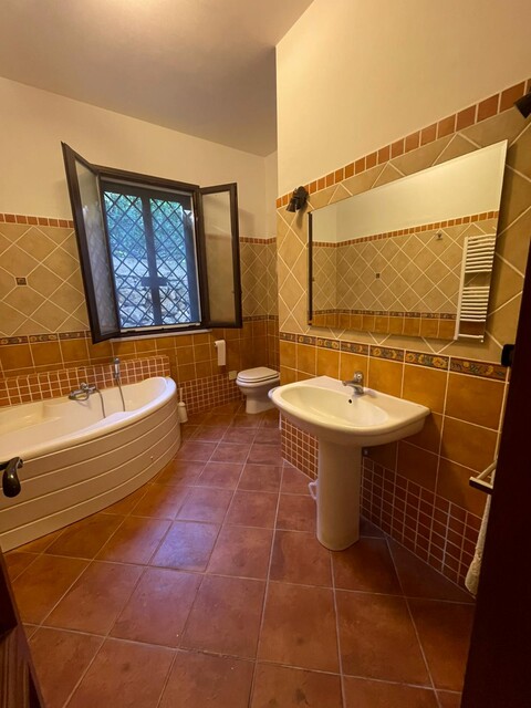 Porzione di bifamiliare in Vendita a Palermo Villagrazia/olio di lino