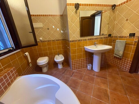 Porzione di bifamiliare in Vendita a Palermo Villagrazia/olio di lino