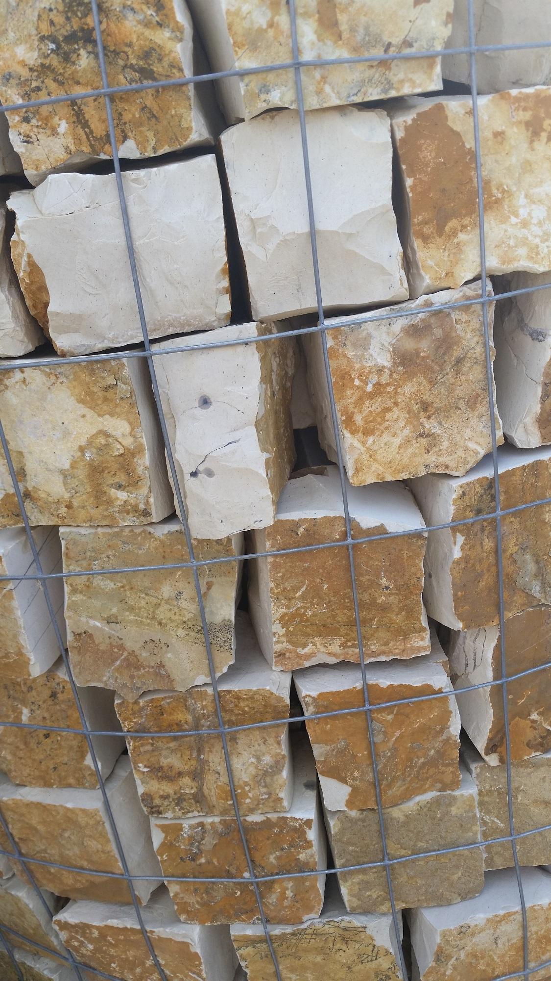 Pietre a cubetti di giallo mediterraneo cisam gm