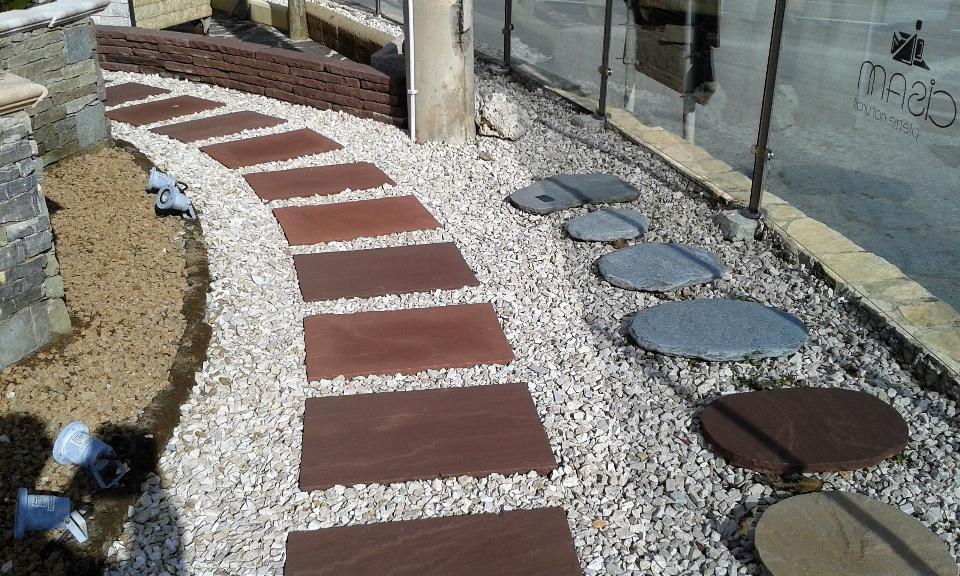 Passetti in pietra colore red cisam pr