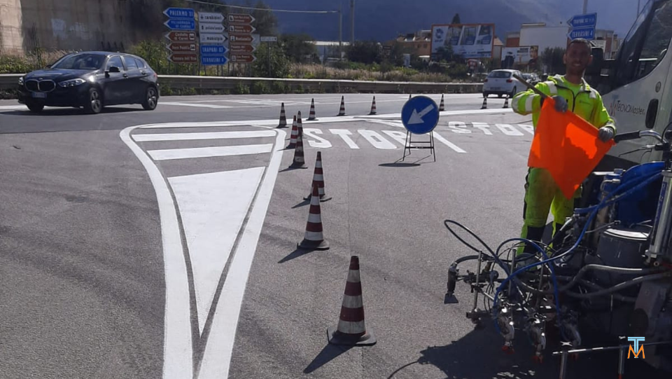 Lavori ripristino segnaletica orizzontale