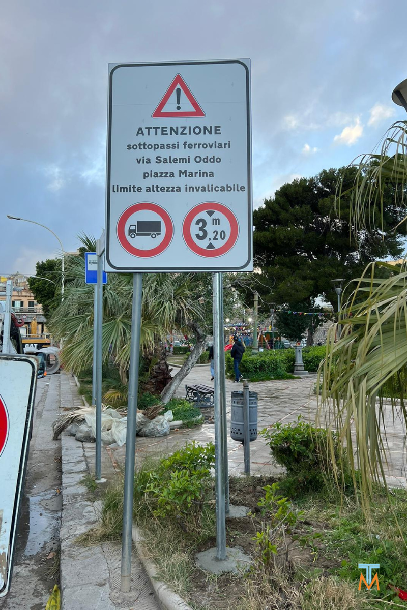 Segnaletica verticale sottopassi ferroviari