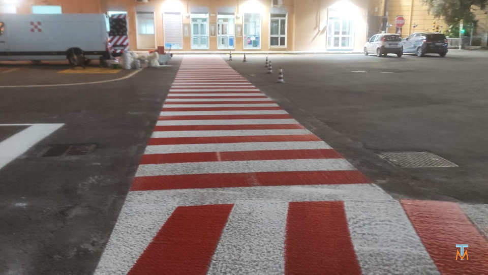 Segnaletica stradale orizzontale permanente tipo gocciolato