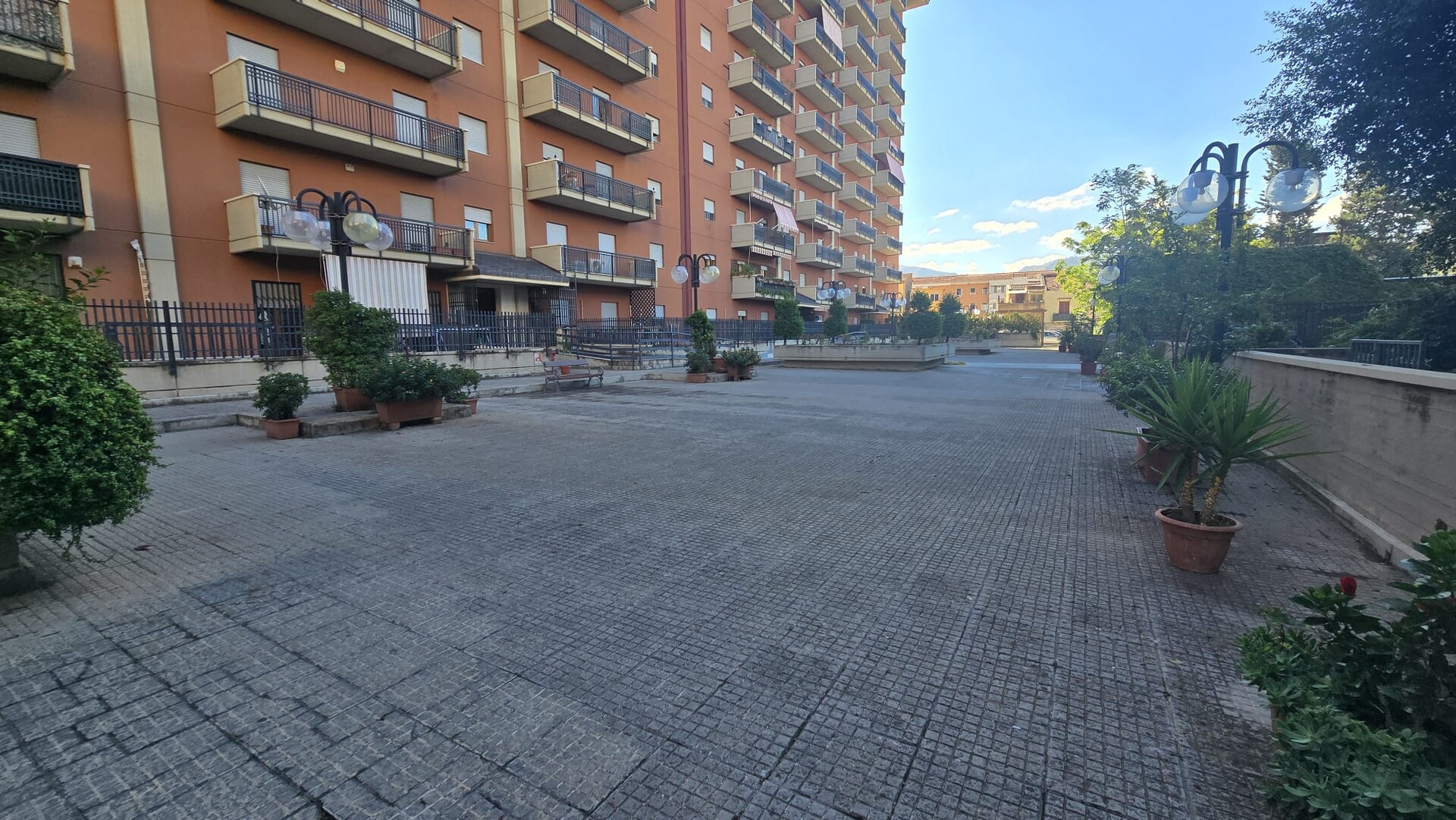 Posto auto singolo in Vendita a Palermo Zisa