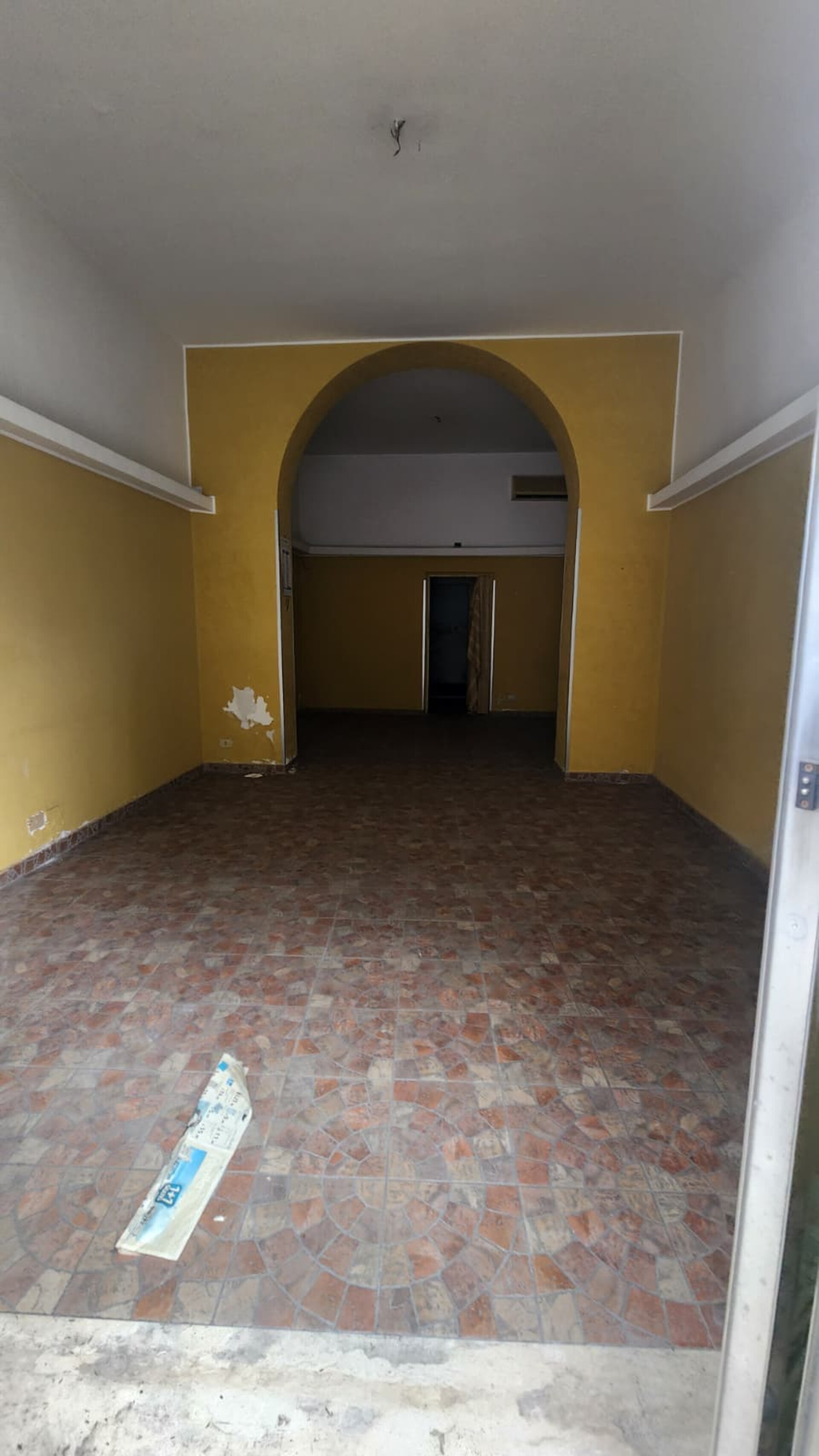 Locale commerciale in Vendita a Palermo Tukory