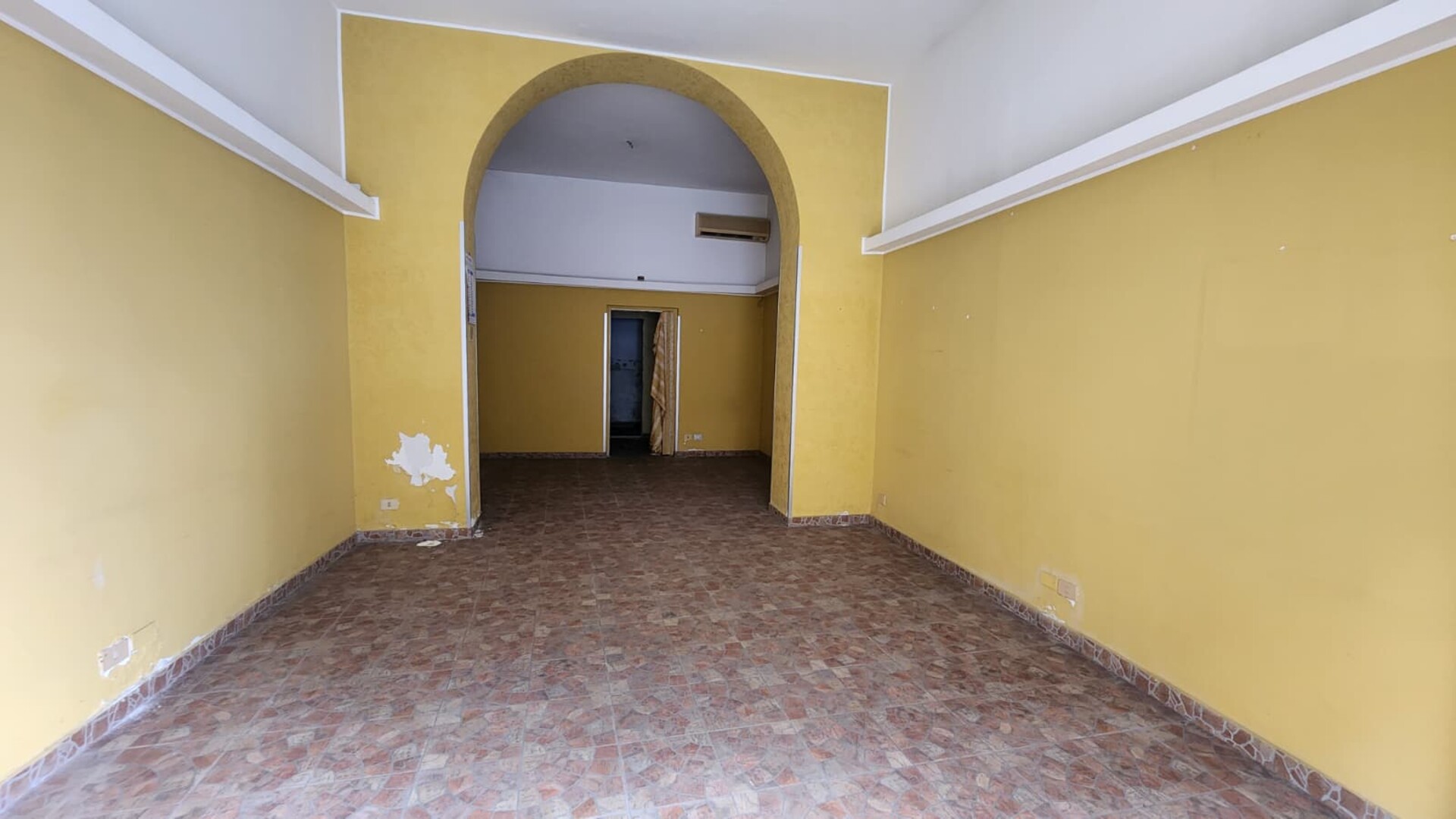 Locale commerciale in Vendita a Palermo Tukory